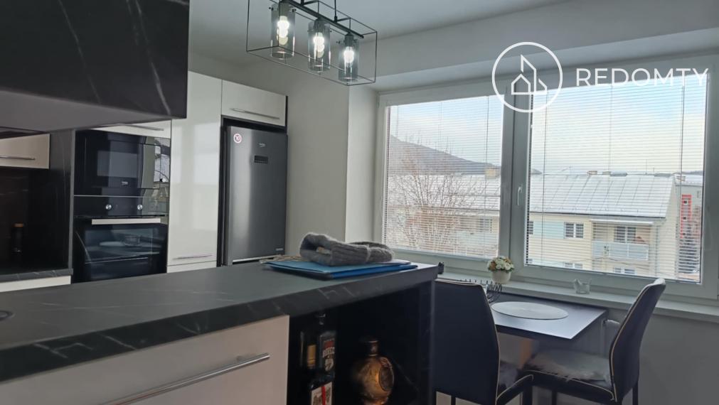 Prenájom 2 izbového zrekonštruovaného zariadeného bytu, Valaská