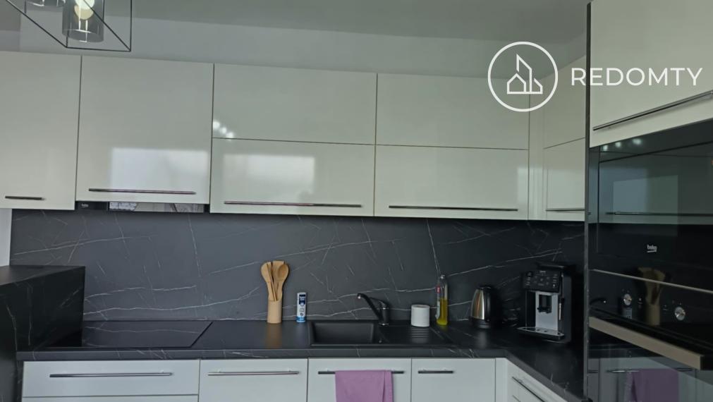 Prenájom 2 izbového zrekonštruovaného zariadeného bytu, Valaská