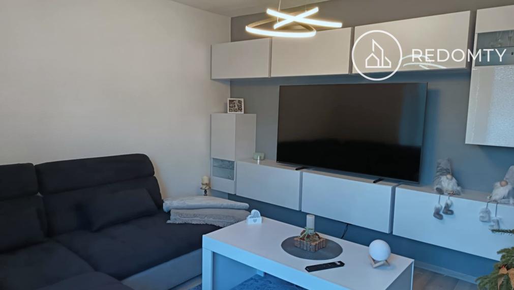 Prenájom 2 izbového zrekonštruovaného zariadeného bytu, Valaská