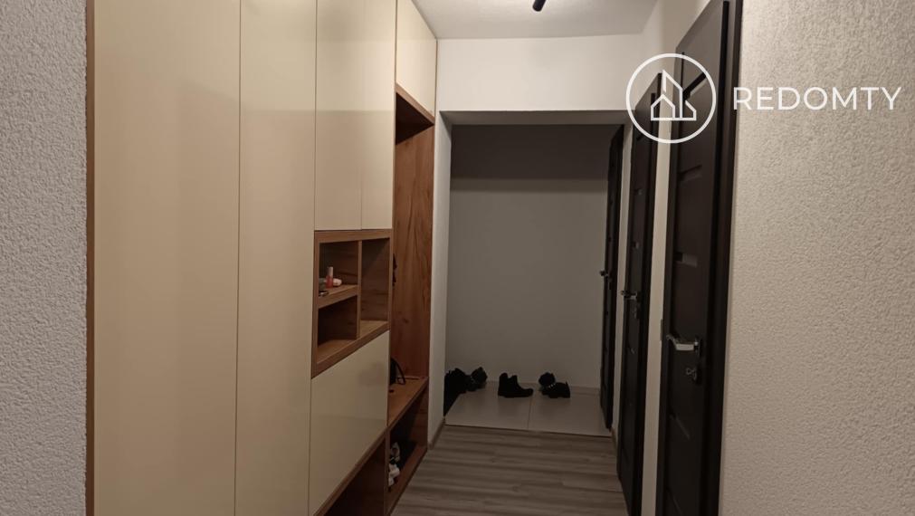 Prenájom 2 izbového zrekonštruovaného zariadeného bytu, Valaská