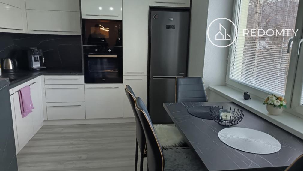 Prenájom 2 izbového zrekonštruovaného zariadeného bytu, Valaská