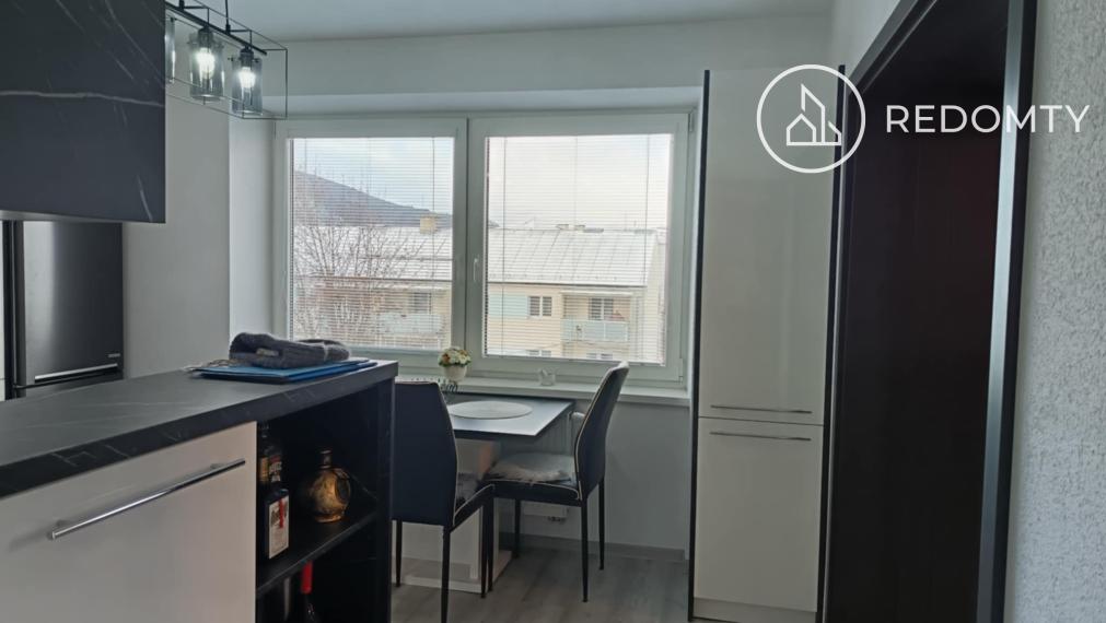 Prenájom 2 izbového zrekonštruovaného zariadeného bytu, Valaská