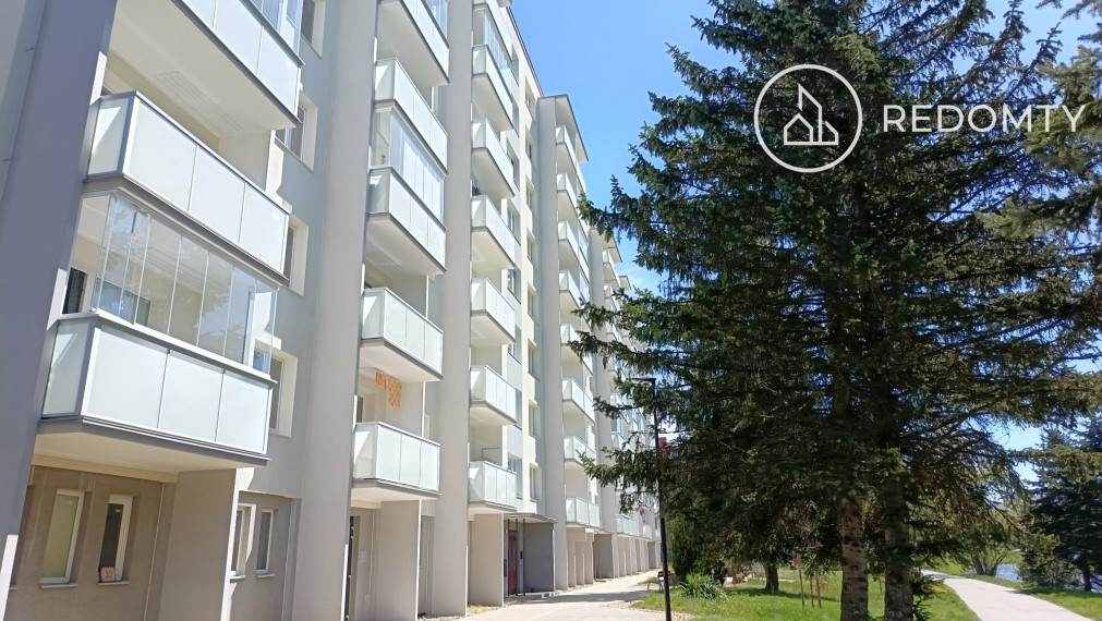 Prenájom 3 izbového zrekonštruovaného zariadeného bytu 74,81 m2 ŠLN Brezno