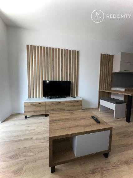 Na prenájom 1 izbový zariadený byt s parkovacím miestom, Kasárne, Brezno