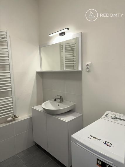 Na prenájom 1 izbový zariadený byt s parkovacím miestom, Kasárne, Brezno