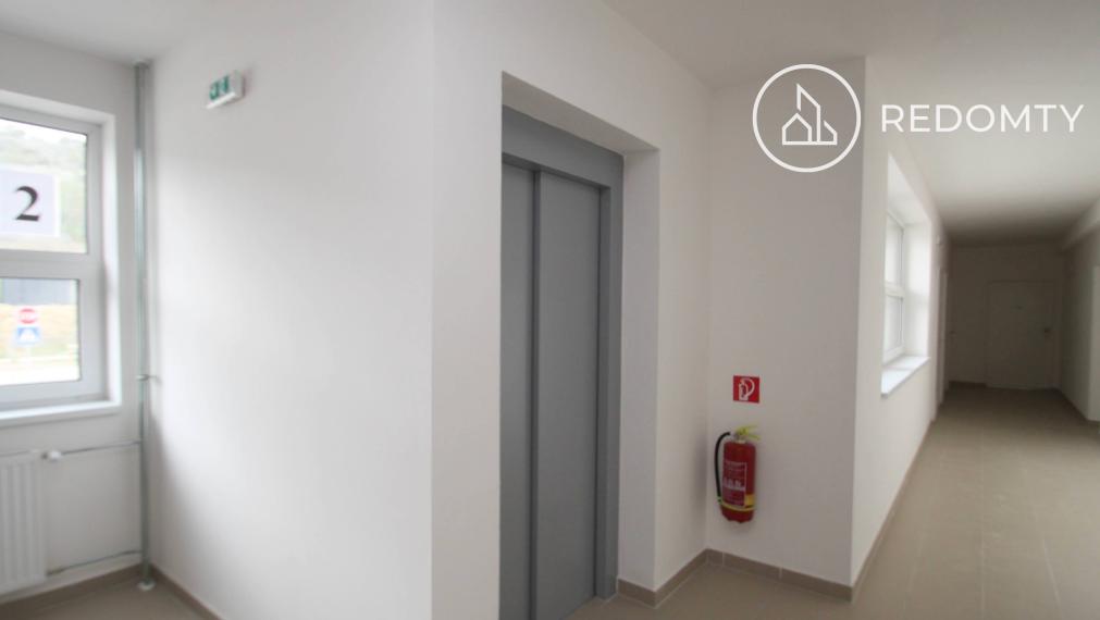 Na prenájom 1 izbový zariadený byt s parkovacím miestom, Kasárne, Brezno
