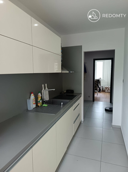 Prenájom 3 izbového zrekonštruovaného zariadeného bytu 74,81 m2 ŠLN Brezno