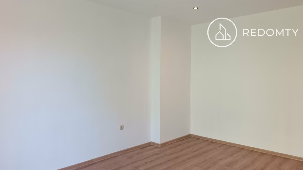 Prenájom 2 izb. zrekonštr. bytu s balkónom, Krčulova, Brezno