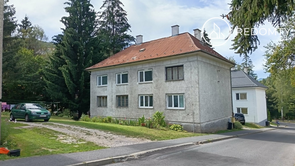 Predaj veľký 1 izbový tehlový byt 47,79 m2 na Kolkárni, Podbrezová
