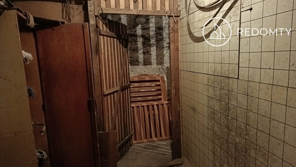 Predaj veľký 1 izbový tehlový byt 47,79 m2 na Kolkárni, Podbrezová