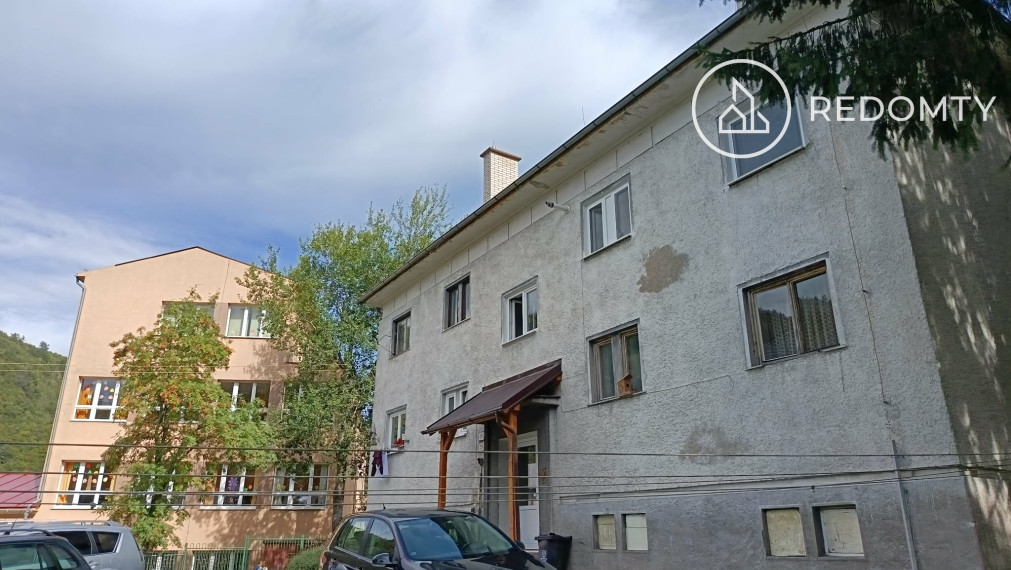 Predaj veľký 1 izbový tehlový byt 47,79 m2 na Kolkárni, Podbrezová