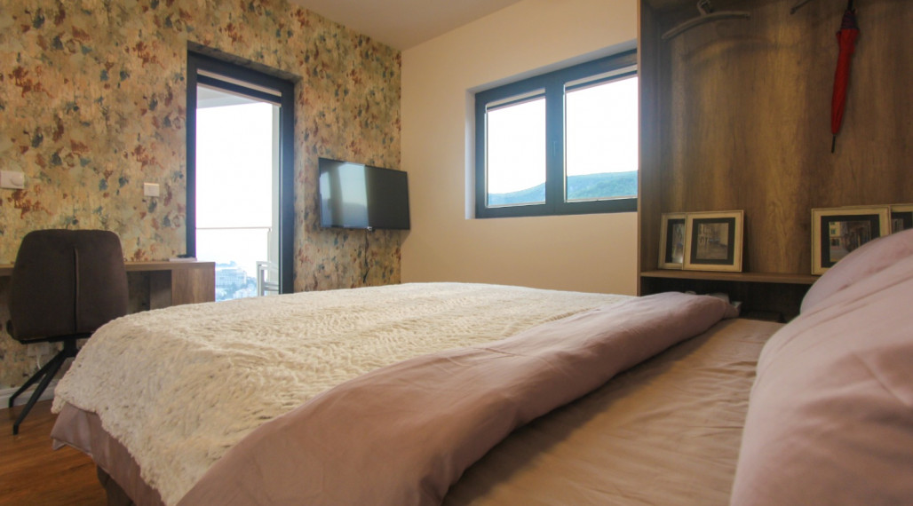 Predaj svetlého štúdia s výhľadom na more, Bečići, Čierna Hora