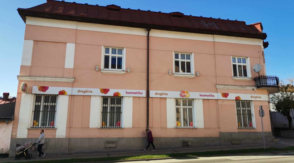 Predaj historickej budovy - Dom Módy na Nám. gen. M. R. Štefánika v Brezne