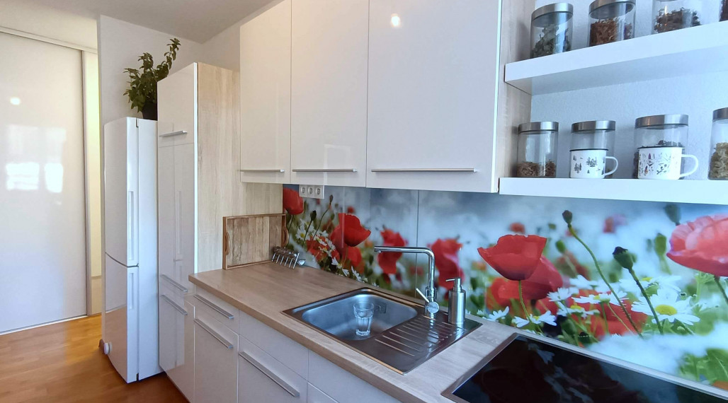 Predaj 2 izbového zrekonštruovaného zariadeného tehlového bytu, Dolná Lehota, na krok od Krpáčova