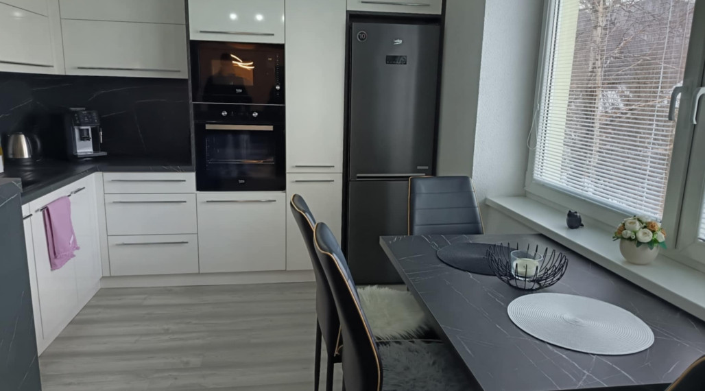 Prenájom 2 izbového zrekonštruovaného zariadeného bytu, Valaská