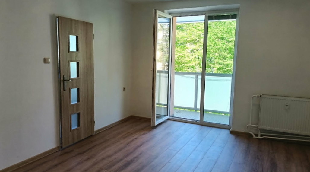 Prenájom 2 izb. zrekonštr. bytu s balkónom, Krčulova, Brezno