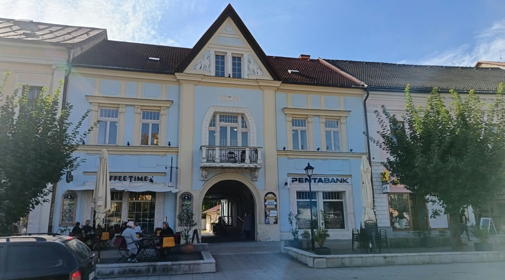 Prenájom obchodný priestor 20 m2 vo dvore za pasážou na nám. M. R. Štefánika, Brezno