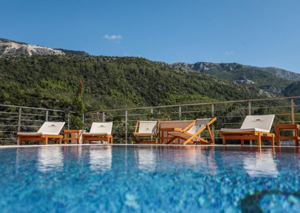 Predaj 1 izbový priestranný byt, Becici, Čierna Hora