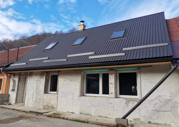 Na predaj rodinný dom v obci Hronec po rozsiahlej rekonštrukcii