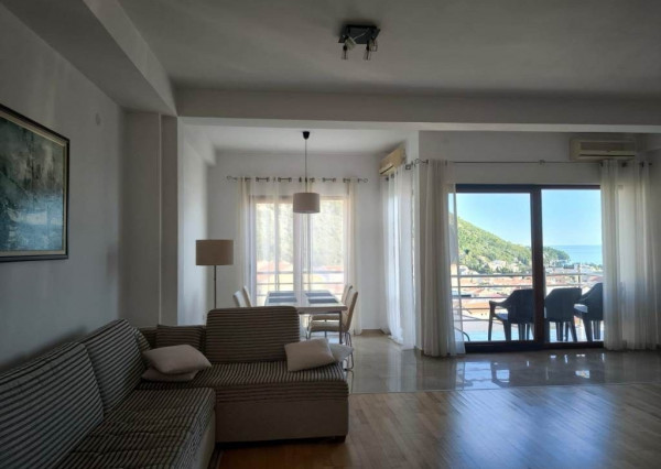 Priestranný apartmán s rozlohou 107 m² s terasou, Budva, Čierna Hora