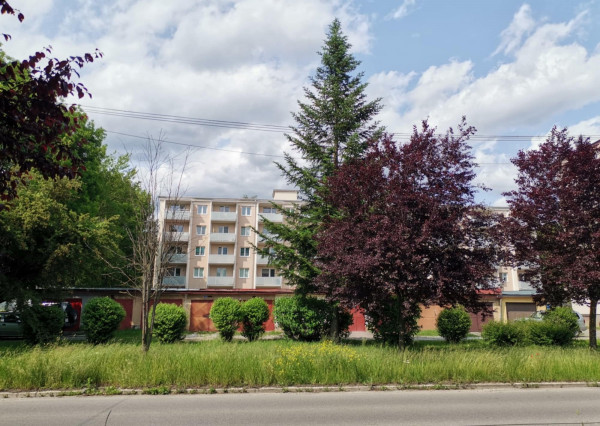 Prenájom 2 izbového bytu s balkónom, L. Sáru, Brezno