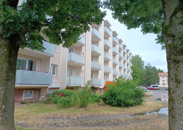 Prenájom 2 izbového bytu s balkónom, L. Sáru, Brezno