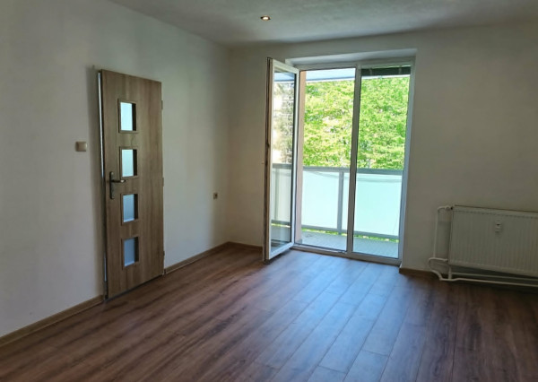 Prenájom 2 izb. zrekonštr. bytu s balkónom, Krčulova, Brezno
