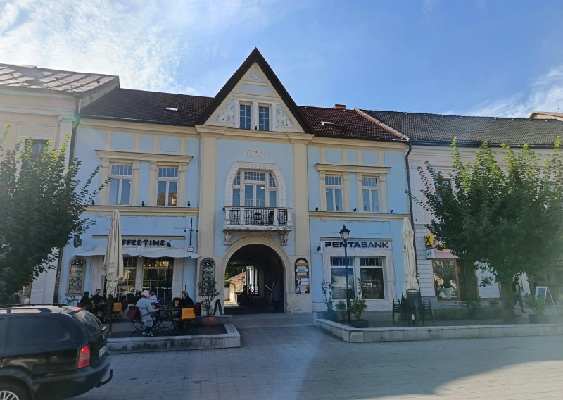Prenájom obchodný priestor 20 m2 vo dvore za pasážou na nám. M. R. Štefánika, Brezno